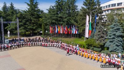 „Тъпан бие, хоро се вие“ в Казанлък 2026