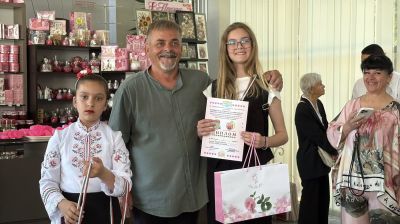 Изложбата “Вълшебството на розите“ представя таланта на над 1000 деца от цялата страна