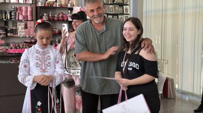 Изложбата “Вълшебството на розите“ представя таланта на над 1000 деца от цялата страна