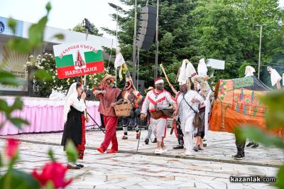 Карнавално шествие в Павел баня