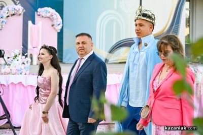 Карнавално шествие в Павел баня