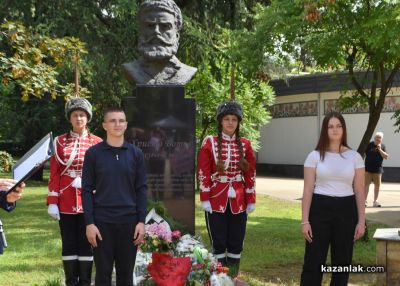 Казанлък се преклони пред паметта на Христо Ботев