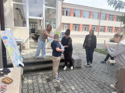 ОУ „Св. Паисий Хилендарски“ – Хаджидимитрово награди победителите в конкурса за рисунка „Моята вълшебна ваканция“