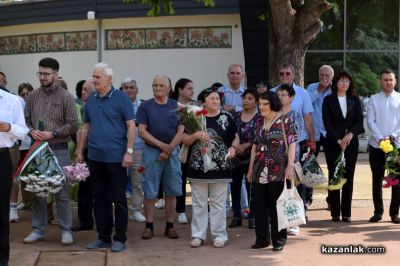 Казанлък се преклони пред паметта на Христо Ботев