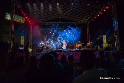 Певицата Ищар и групата The Gypsies в Казанлък 