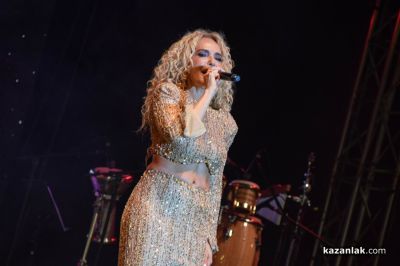 Певицата Ищар и групата The Gypsies в Казанлък 