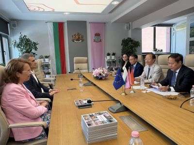 Казанлък и Лай Чау обсъдиха разширяване на партньорството в сферата на икономиката 