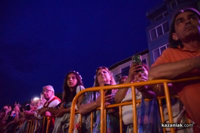 Певицата Ищар и групата The Gypsies в Казанлък 