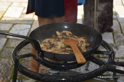 Кулинарно предизвикателство с аромат на рози и шафран привлече множество гости