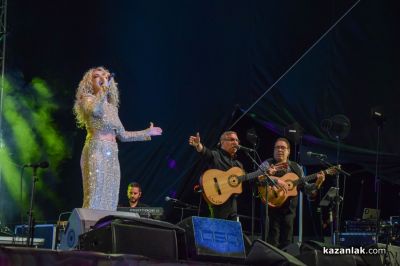 Певицата Ищар и групата The Gypsies в Казанлък 