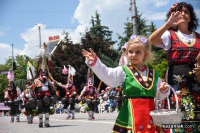 Празничният парад на Царица роза: Хиляди съпреживяха кулминацията на 123-тия Празник на розата в Казанлък