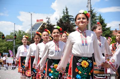 Празничният парад на Царица роза: Хиляди съпреживяха кулминацията на 123-тия Празник на розата в Казанлък