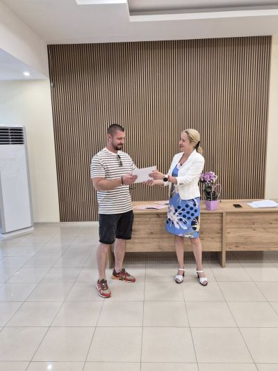 Най-малките жители на Казанлък получиха своите ваучери от Общината