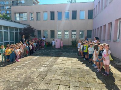 Детска градина в Казанлък създаде свой химн по проект на МОН / Новини от Казанлък