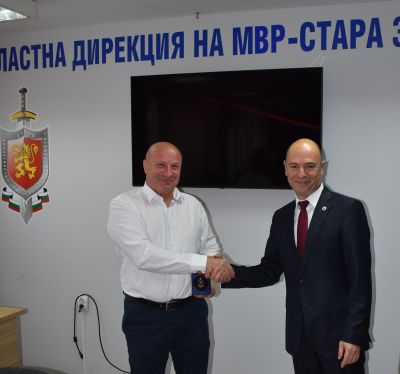 Директорът на полицията в Стара Загора старши комисар Георги Георгиев напуска системата на МВР с почетен знак на министерството / Новини от Казанлък