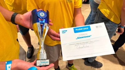 Отбор „CyberRobo” с купа „Шампион“ от националното състезание „Роботика за България“