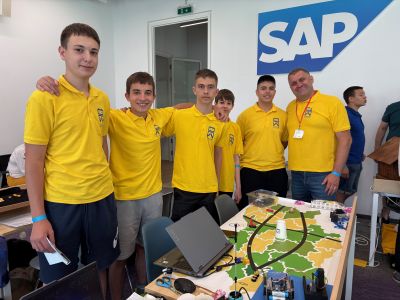 Отбор „CyberRobo” с купа „Шампион“ от националното състезание „Роботика за България“
