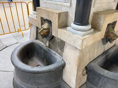 Вандали посегнаха на символа на града - Царската чешма