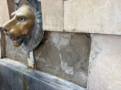 Вандали посегнаха на символа на града - Царската чешма