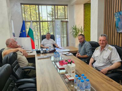 Кметът на Павел баня проведе работна среща с акцент върху пожароопасния летен сезон, обществения ред и координацията между институциите