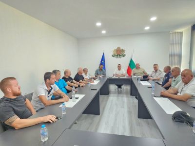 Кметът на Павел баня проведе работна среща с акцент върху пожароопасния летен сезон, обществения ред и координацията между институциите