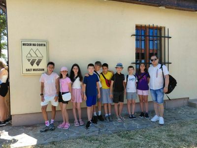 Ученици от ОУ „Георги Кирков“ покориха емблематични български забележителности по проект “Образователни маршрути в България“