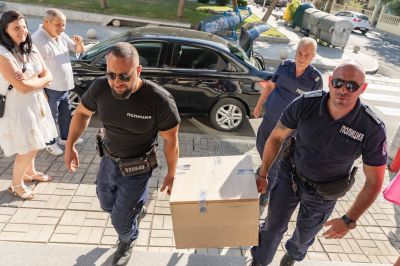 Тракийският нагръдник открит при археологически проучвания на „Цвяткова“ могила край Казанлък гостува в Царево 