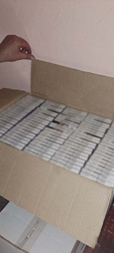 304 стека с контрабандни цигари откриха в Казанлък, има задържан