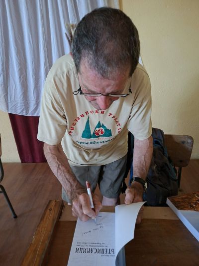 ТК “Енинско ждрело“ и местното КЛИО проведоха среща-разговор и представяне на книга с известен и уважаван турист-маркировач от Казанлък