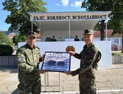 61-ва Стрямска механизирана бригада изпрати с аплодисменти на признателност своя заместник-командир по логистичното осигуряване  / Новини от Казанлък