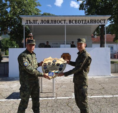 61-ва Стрямска механизирана бригада изпрати с аплодисменти на признателност своя заместник-командир по логистичното осигуряване 