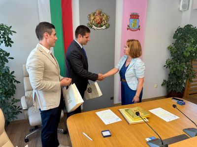 Меморандум за сътрудничество бе подписан между Ротари клуб и Община Казанлък