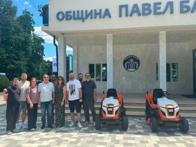 Кметът на община Павел баня г-н Иса Бесоолу подкрепи местния футбол / Новини от Казанлък