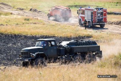 Над 100 участници се включиха в мащабно учение за гасене на горски пожари в местността “Тюлбе“ в Казанлък