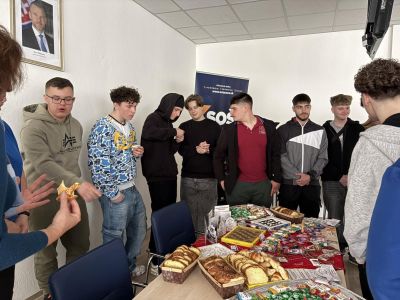Ученици и преподаватели от ПГ „Иван Хаджиенов“ - Казанлък трупаха знания и опит по „Еразъм+“