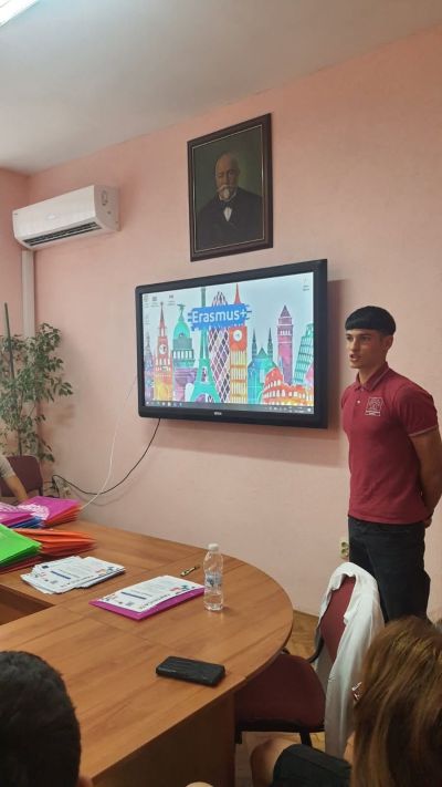Ученици и преподаватели от ПГ „Иван Хаджиенов“ - Казанлък трупаха знания и опит по „Еразъм+“