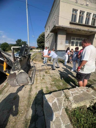 Първа копка на дългоочаквания основен ремонт на улици в село Тъжа