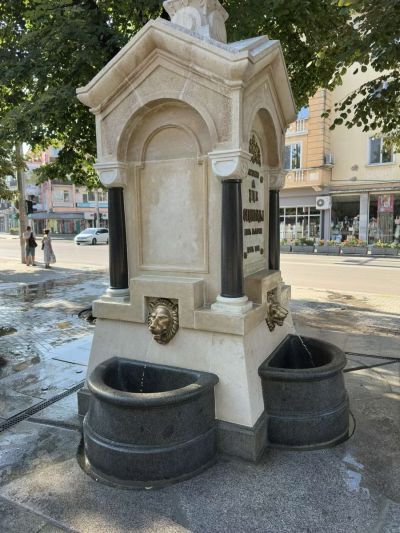 Царската чешма в Казанлък отново функционира 