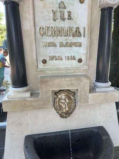 Царската чешма в Казанлък отново функционира 