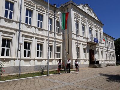 Община Казанлък спечели финансиране за два проекта за енергийно обновяване на училища на стойност над 6,2 млн. евро / Новини от Казанлък