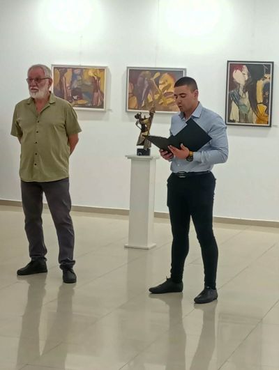 Румен Петков покани казанлъшката публика в своя художествен свят от образи и символи с изложбата „Завръщането II“