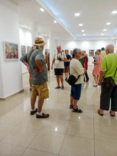 Румен Петков покани казанлъшката публика в своя художествен свят от образи и символи с изложбата „Завръщането II“