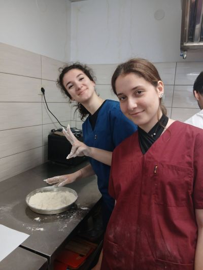 Ученици от ПГЛПТ споделиха италианския опит в кулинарията