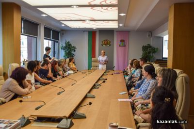 “Кулинарен каталог на Розовата долина“, издаден от Община Казанлък, съхранява местните кулинарни традиции