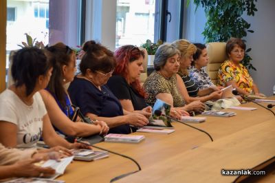 “Кулинарен каталог на Розовата долина“, издаден от Община Казанлък, съхранява местните кулинарни традиции