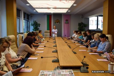 “Кулинарен каталог на Розовата долина“, издаден от Община Казанлък, съхранява местните кулинарни традиции