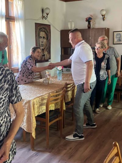 Кметът на Павел баня посети пенсионерския клуб в село Тъжа
