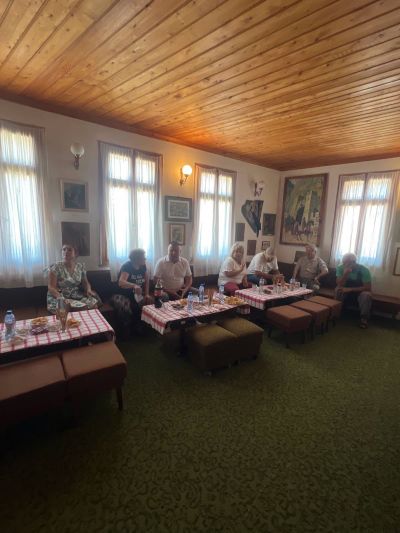 Кметът на Павел баня посети пенсионерския клуб в село Тъжа