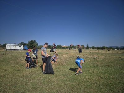 Доброволци почистиха района около язовир “Жребчево“ и отправиха силно послание в защита на природата
