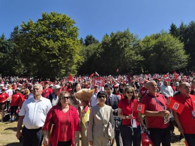 Социалисти от цялата страна участваха в традиционния събор на левицата на Бузлуджа / Новини от Казанлък